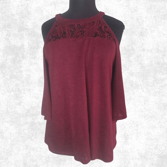 Torrid Wine Lace Cold Shoulder Top – Plus Size 1 (14–16) | Burgundy Keyhole Blou - Picture 2 of 6